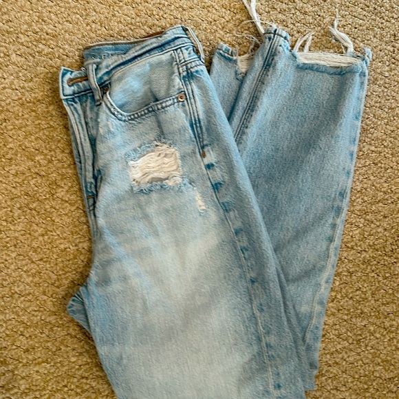 American Eagle Distressed Highest Rise Boyfriend Jean Size 2 - Picture 1 of 6